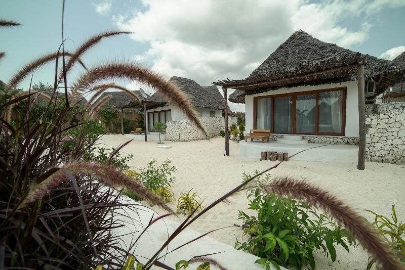 Zanbluu Beach Hotel Кивенга Екстериор снимка